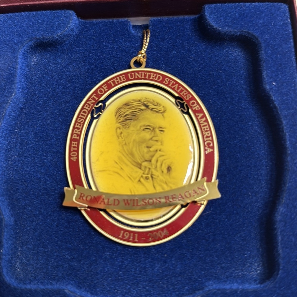 Ronald Regan Presidential Foundation vintage 2005 ornament NIB Christmas holiday